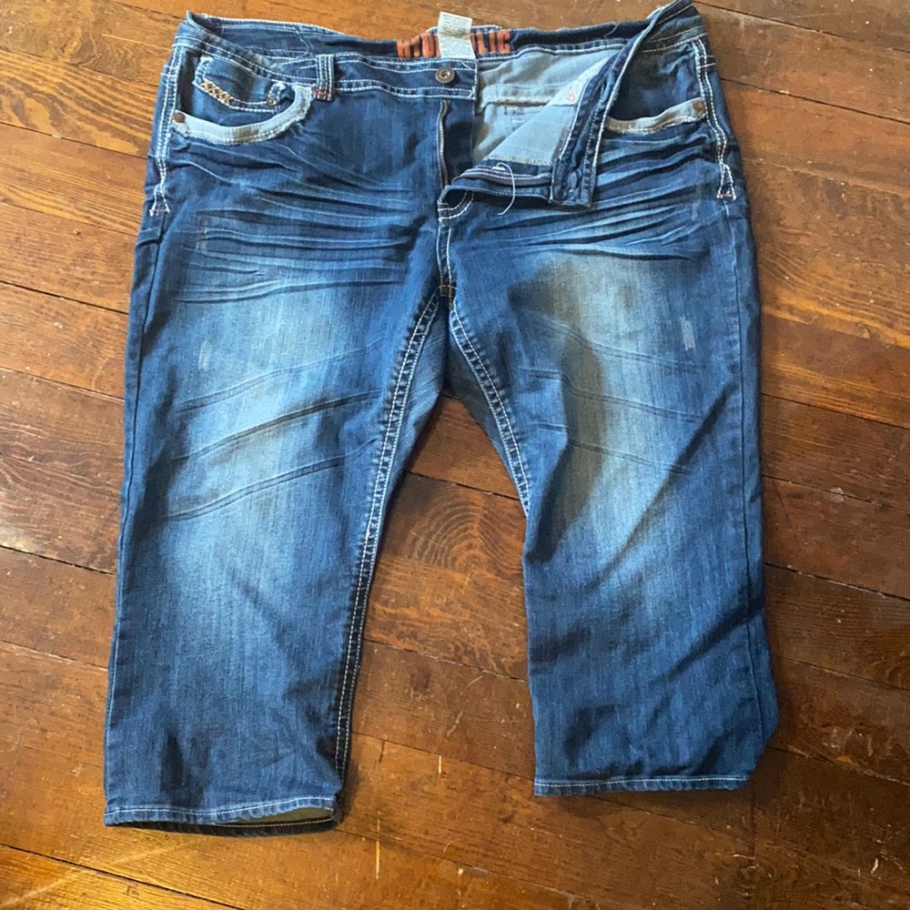 Hydraulic capris.